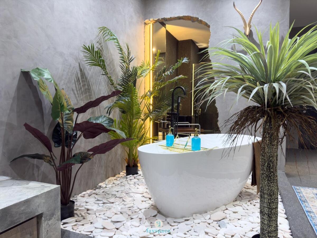 Apartment Lux W Bathtub - Linked To Quill Mall *